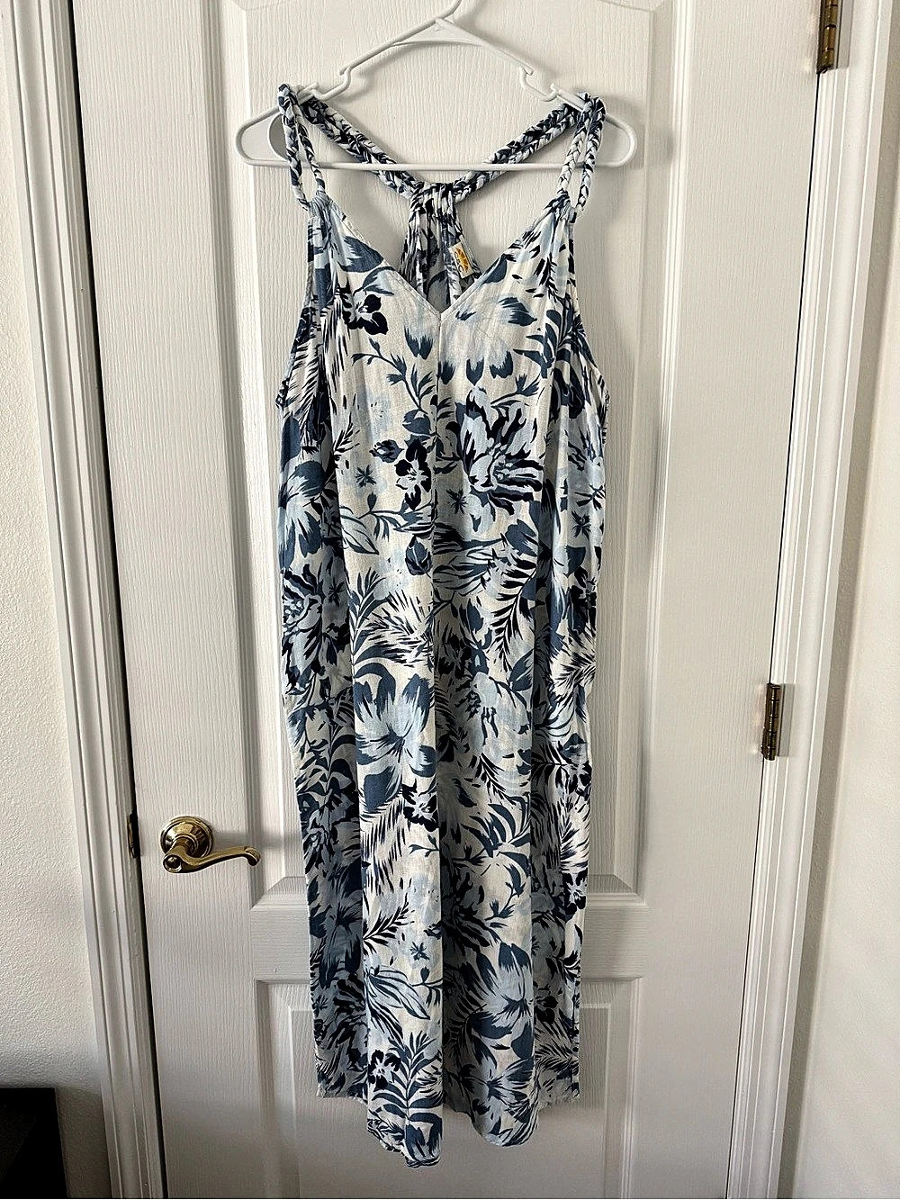 C&C California Floral Maxi Dress in Blue & White Size Large
